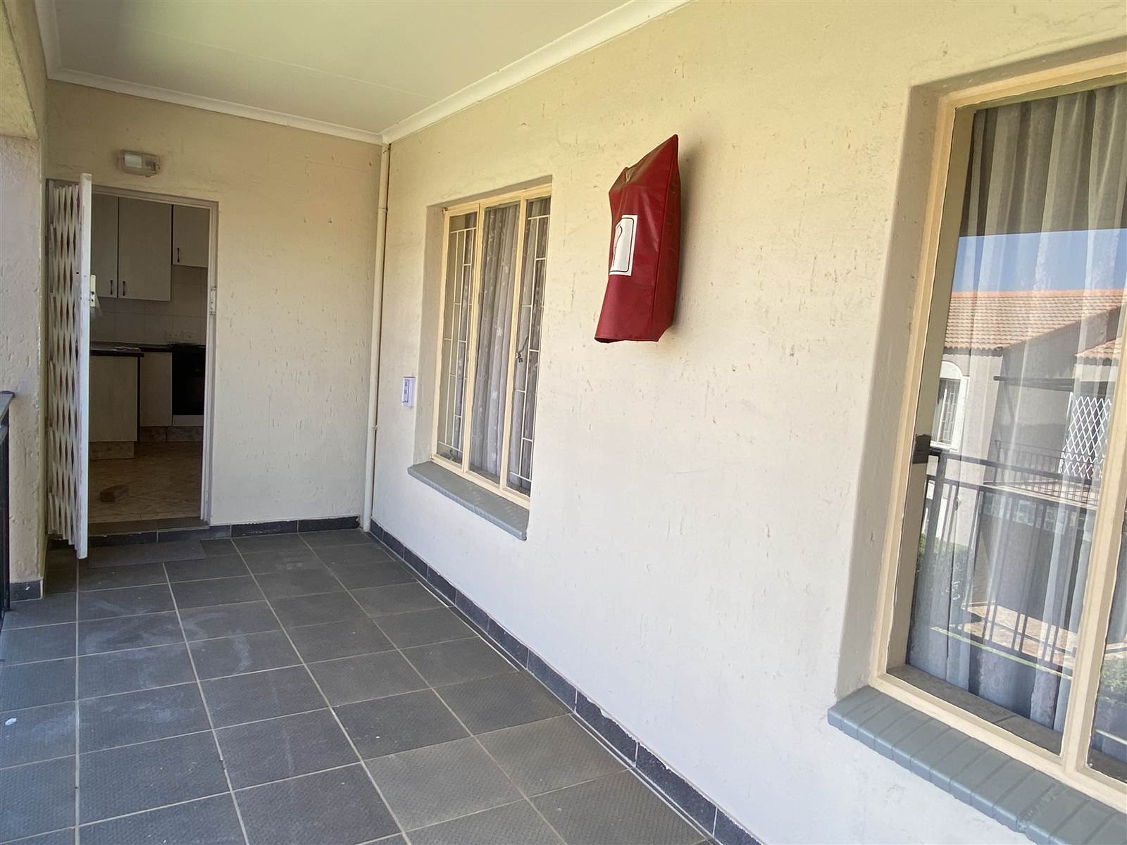 2 Bed Apartment in Dalpark Ext 1 photo number 14