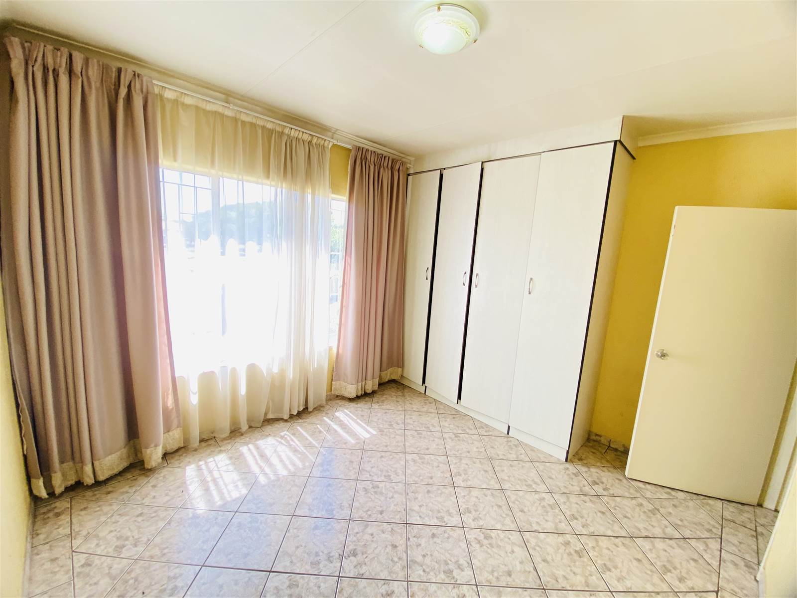 2 Bed Apartment in Dalpark Ext 1 photo number 9