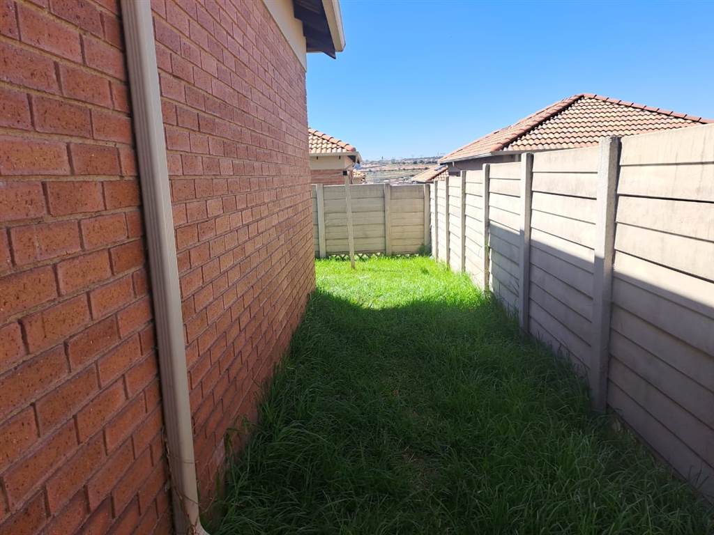 3 Bed House in Olievenhoutbosch photo number 7