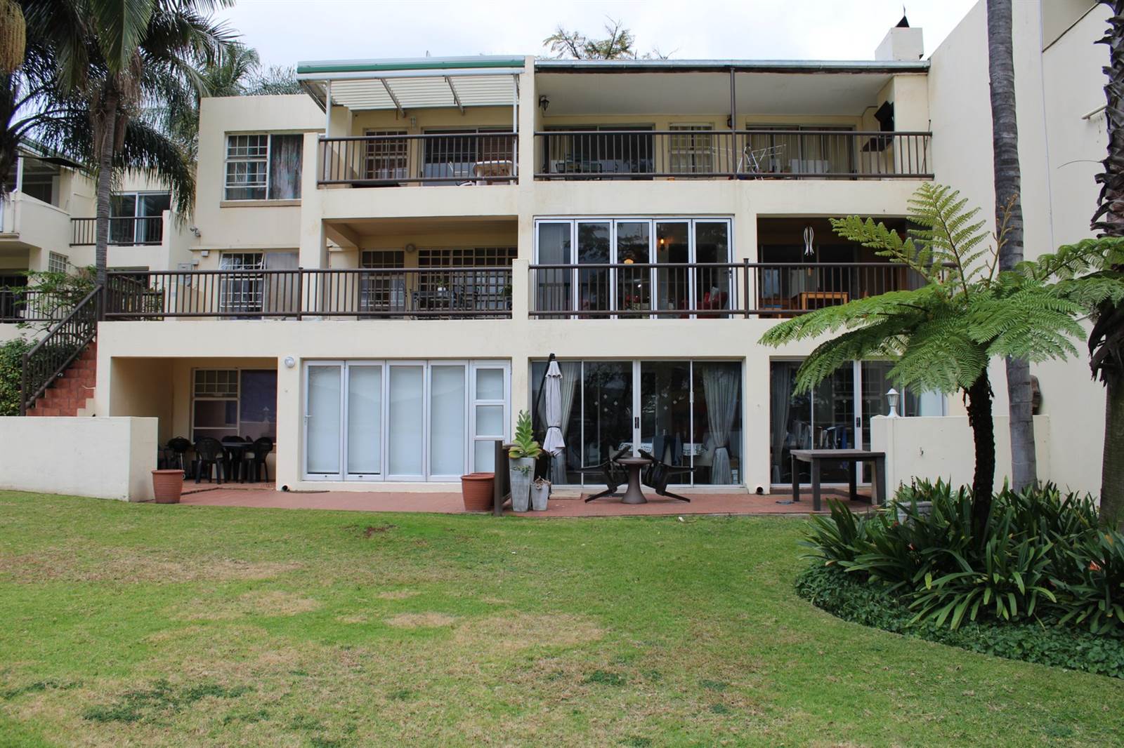 2 Bed Apartment in Hartbeespoort Dam photo number 19