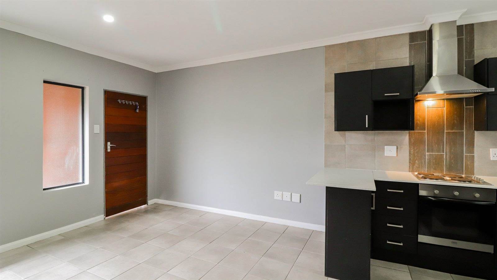3 Bed Apartment in Silverfields photo number 9