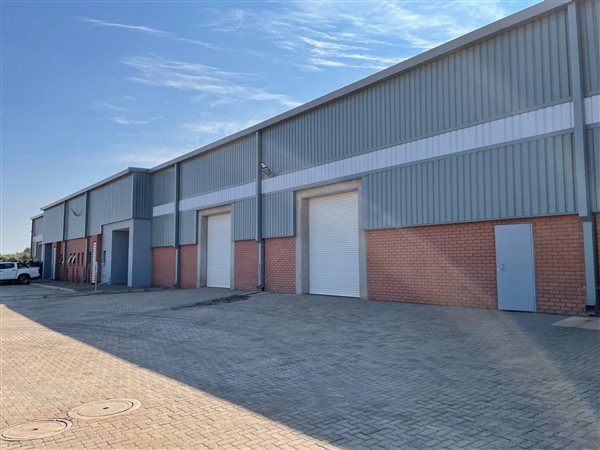 676  m² Industrial space