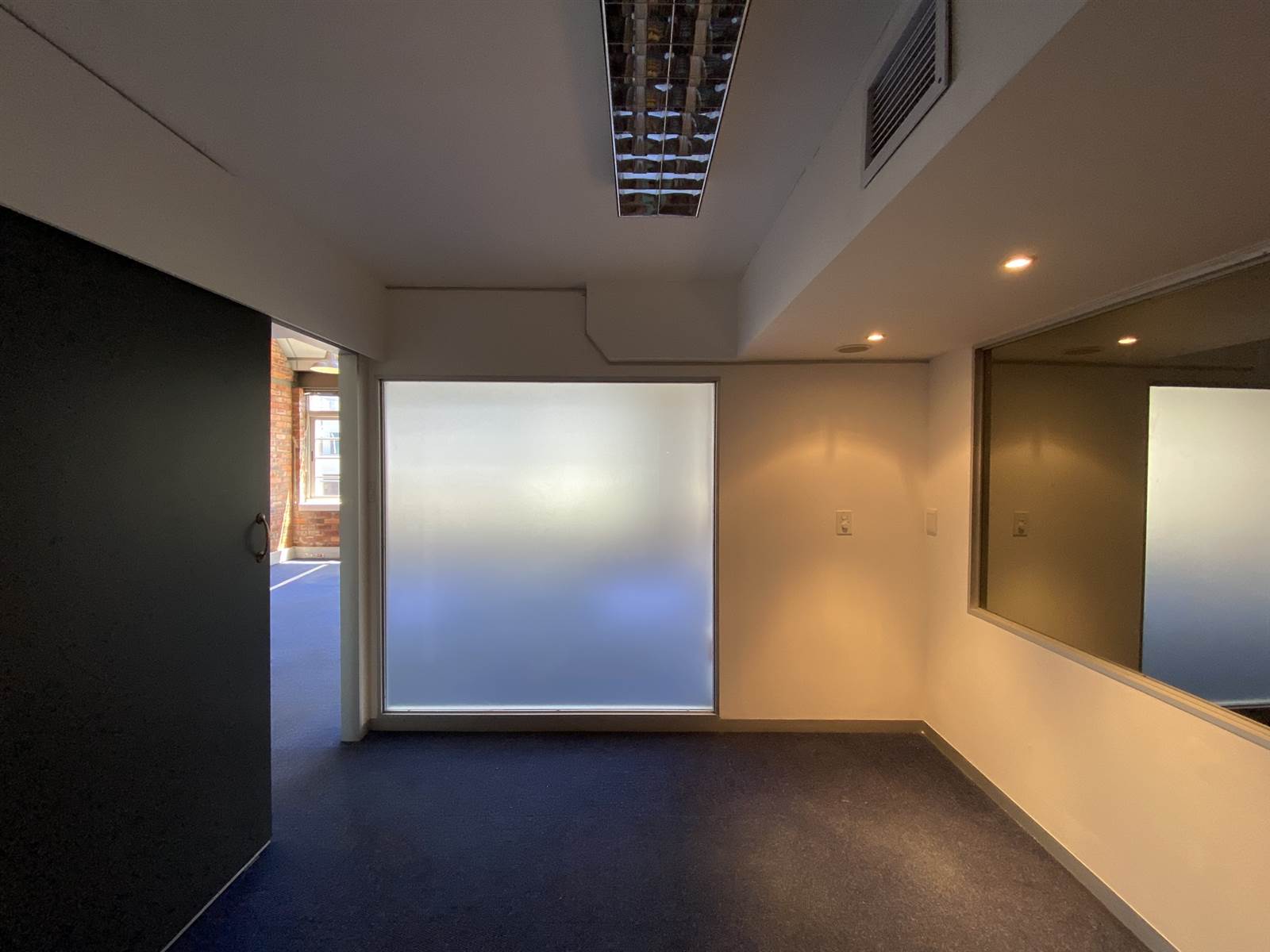 163  m² Commercial space in De Waterkant photo number 4