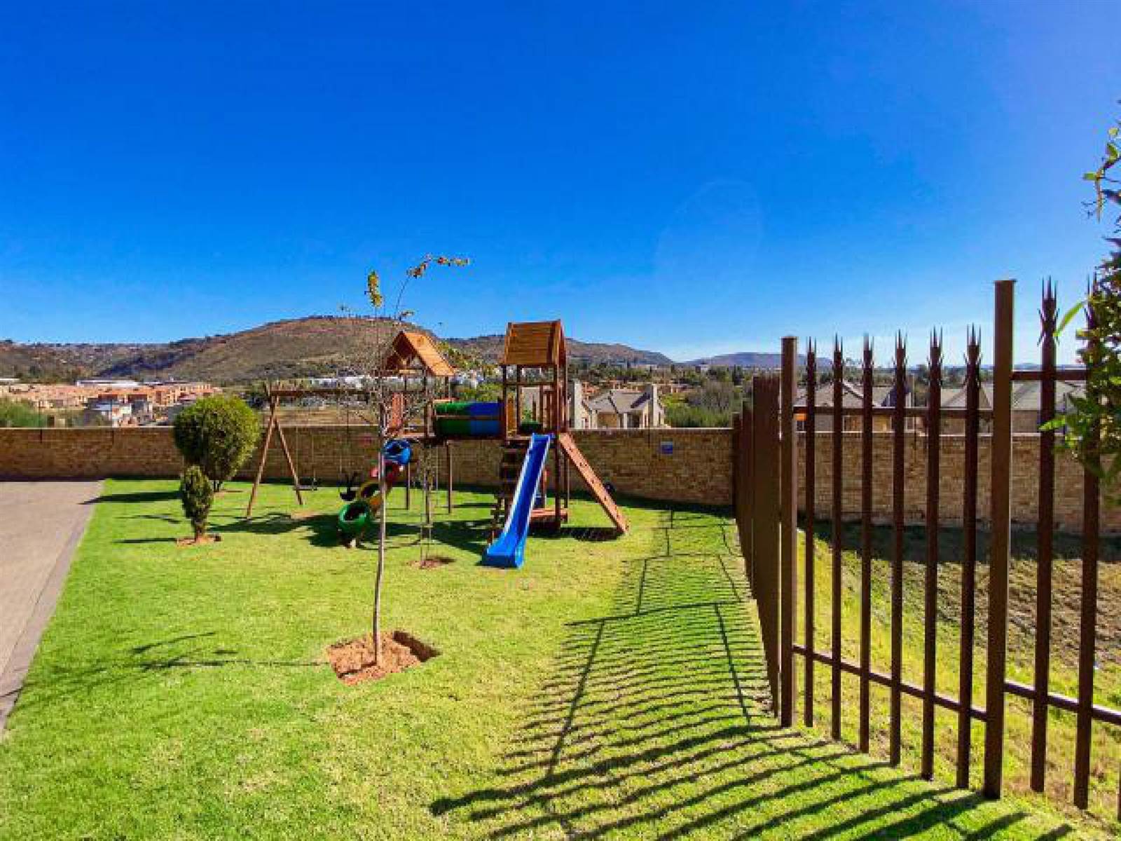 3 Bed Townhouse in Ruimsig photo number 22