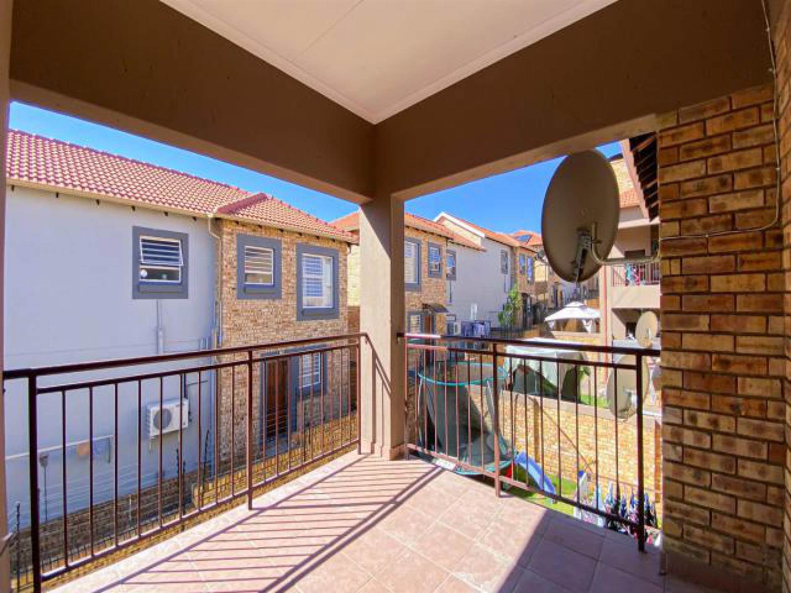 3 Bed Townhouse in Ruimsig photo number 20