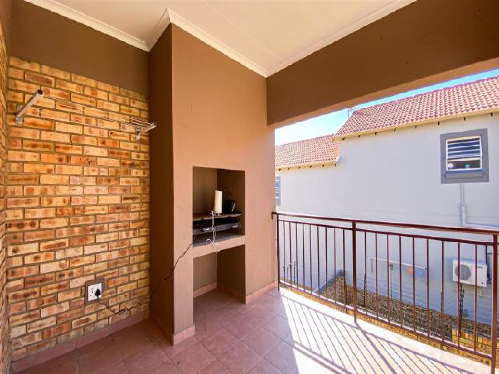 3 Bed Townhouse in Ruimsig photo number 19