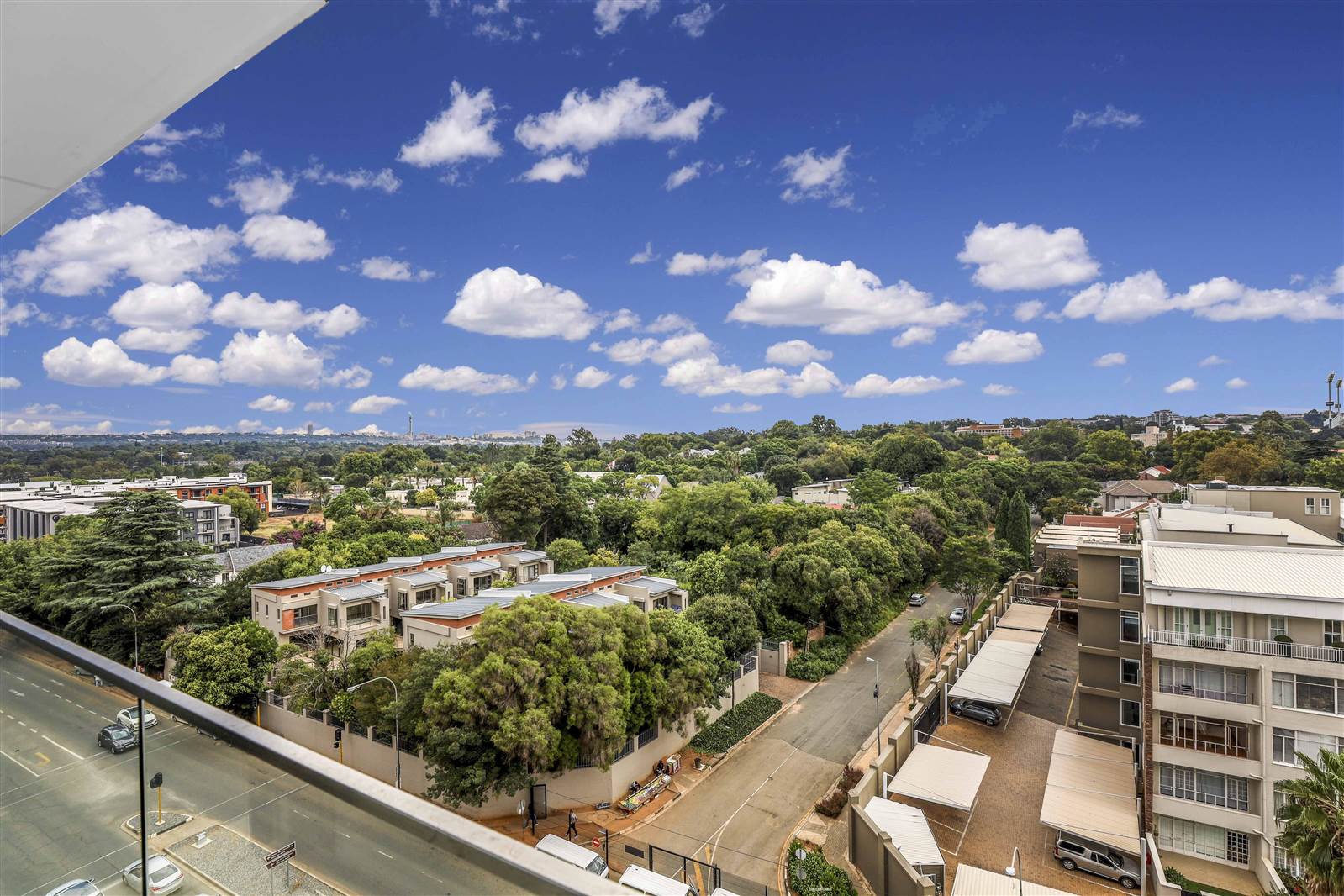 Studio Apartment in Melrose Arch photo number 10