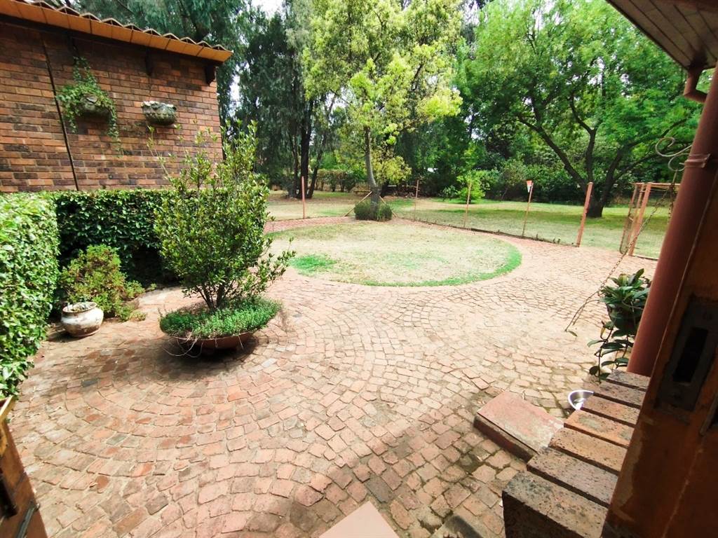 4 Bed House in Randjesfontein photo number 11