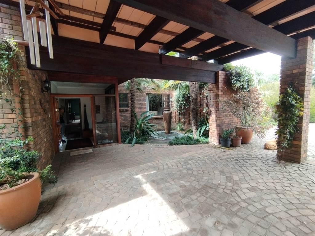 4 Bed House in Randjesfontein photo number 2