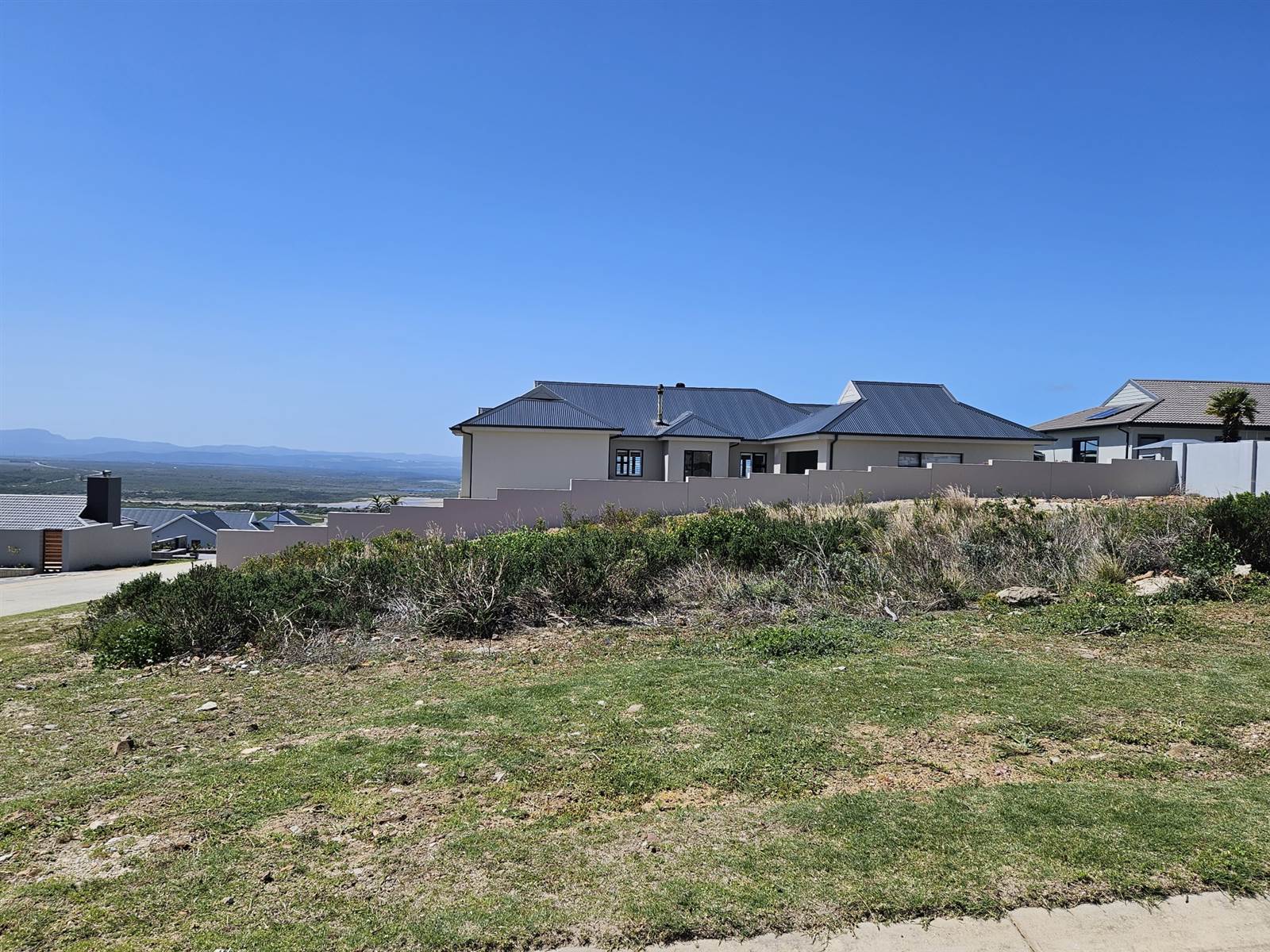 740 m² Land available in Jeffreys Bay photo number 2