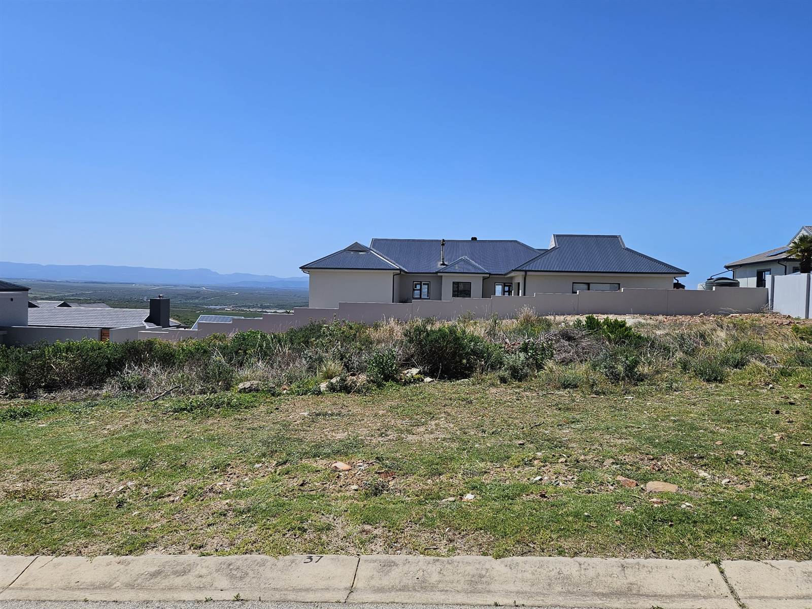 740 m² Land available in Jeffreys Bay photo number 1