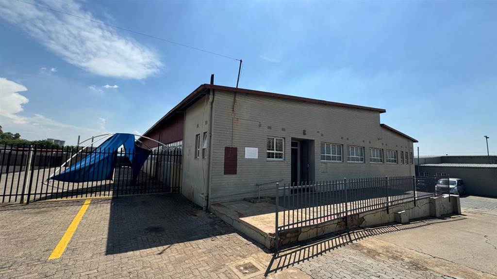 665  m² Industrial space in Pretoria West photo number 1