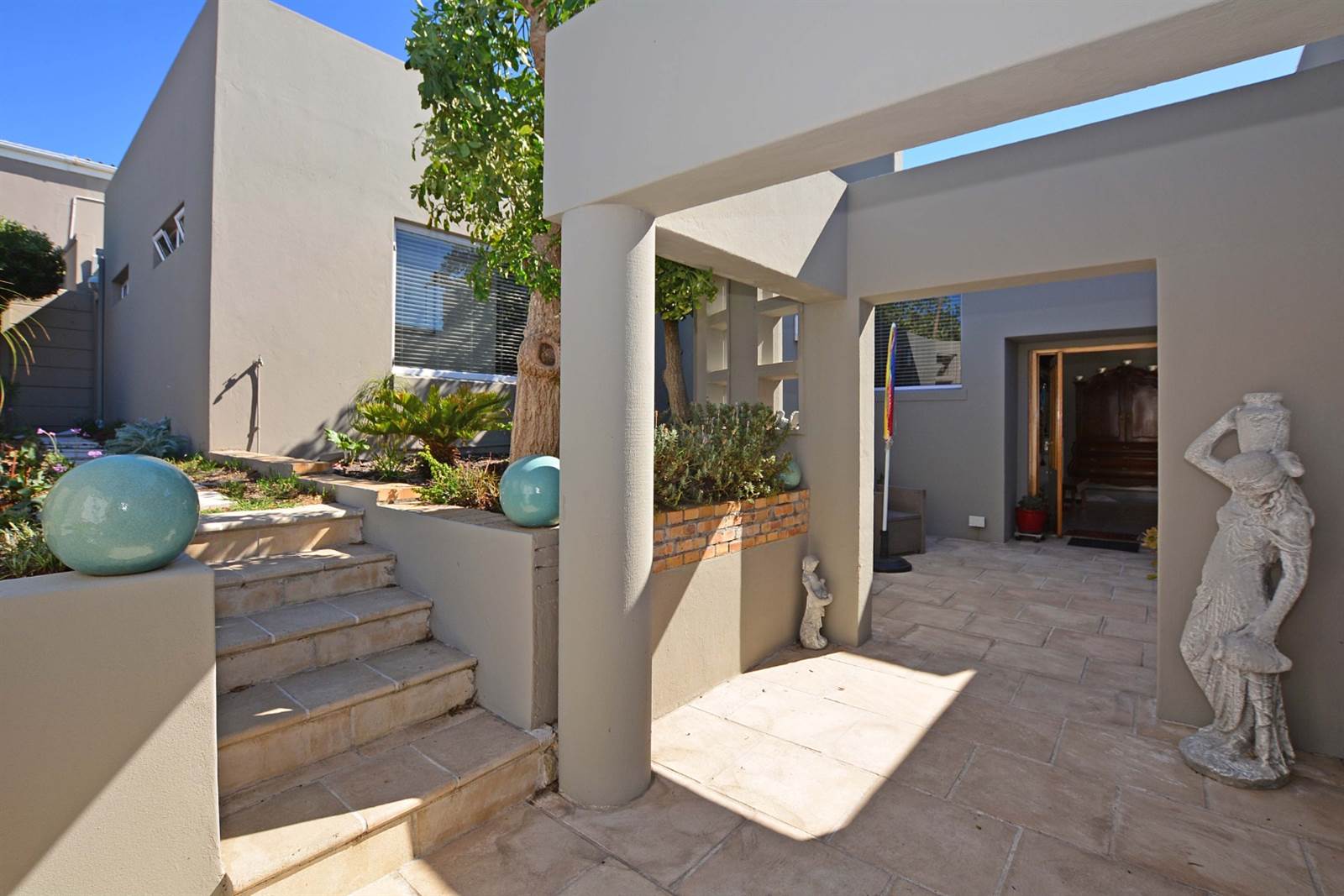 4 Bed House in Blouberg Sands photo number 2