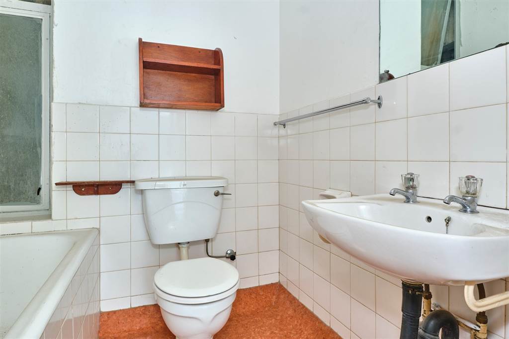 1 Bed Apartment in Braamfontein photo number 9