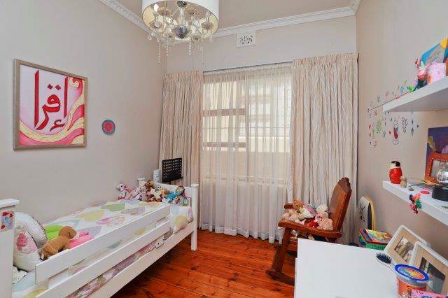 4 Bed House in Walmer Estate photo number 17