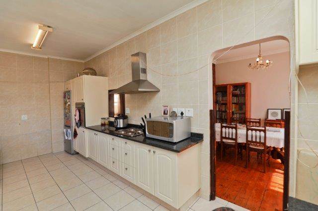 4 Bed House in Walmer Estate photo number 10