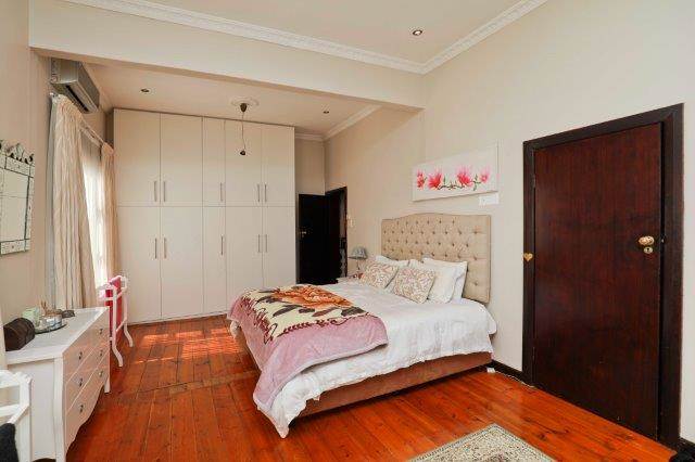 4 Bed House in Walmer Estate photo number 15