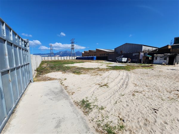 3591 m² Land available in Athlone