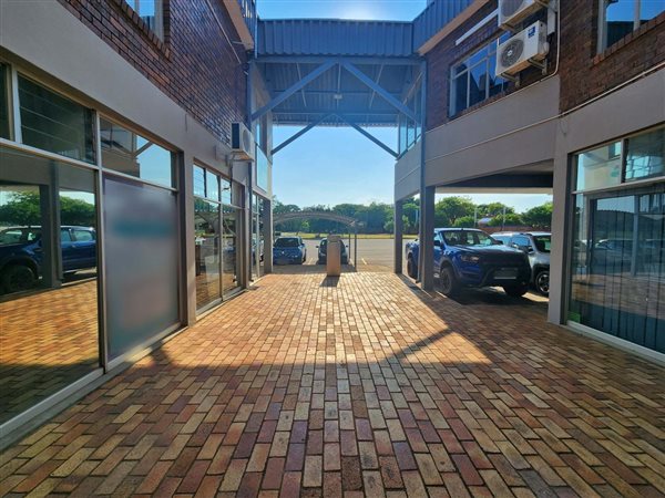 82  m² Commercial space