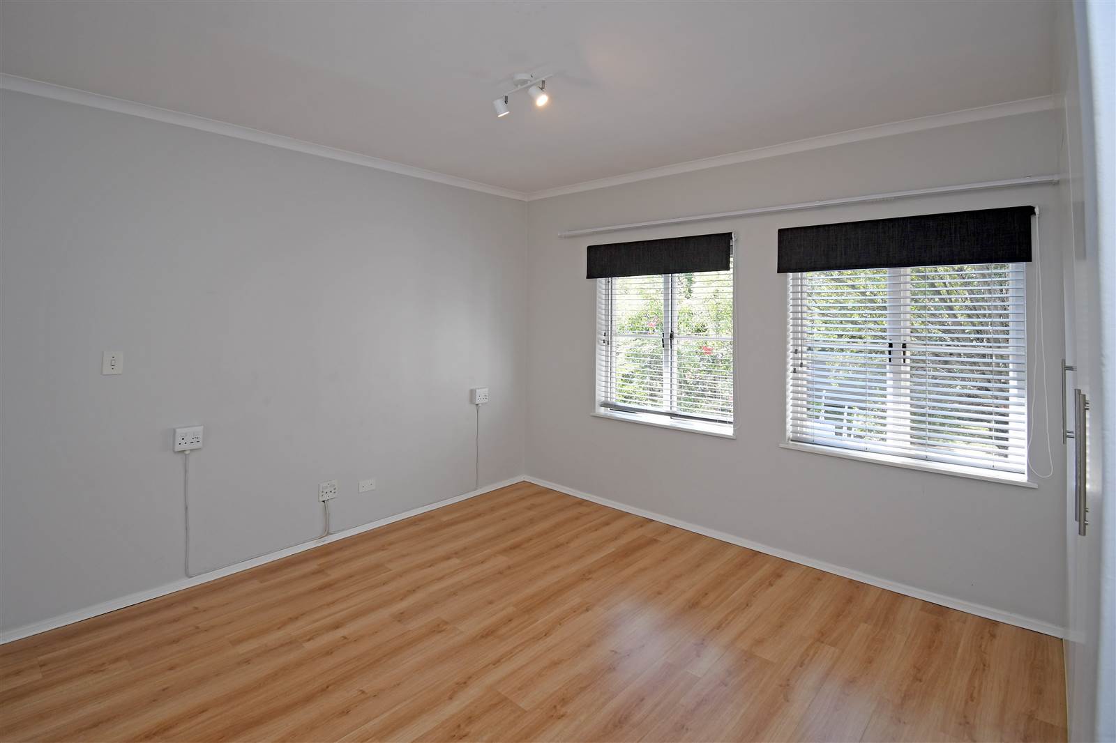 2 Bed Apartment in Craighall Park photo number 16
