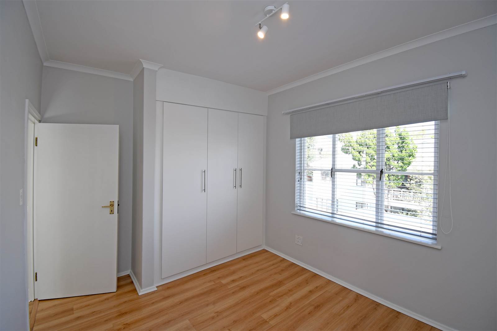 2 Bed Apartment in Craighall Park photo number 23