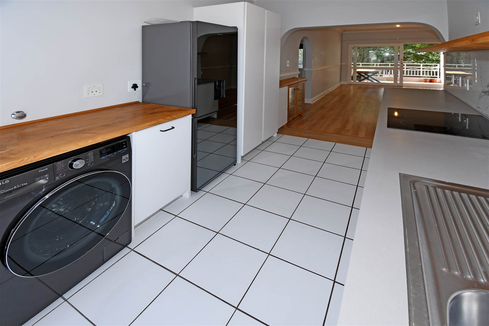 2 Bed Apartment in Craighall Park photo number 6