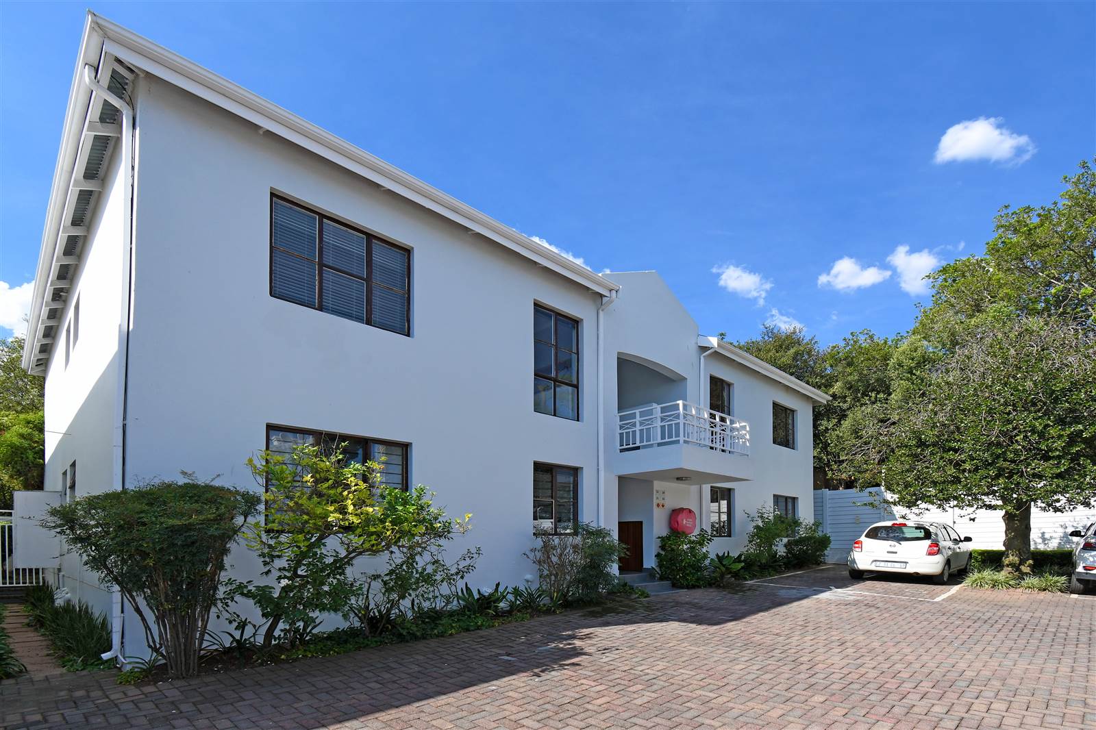 2 Bed Apartment in Craighall Park photo number 27