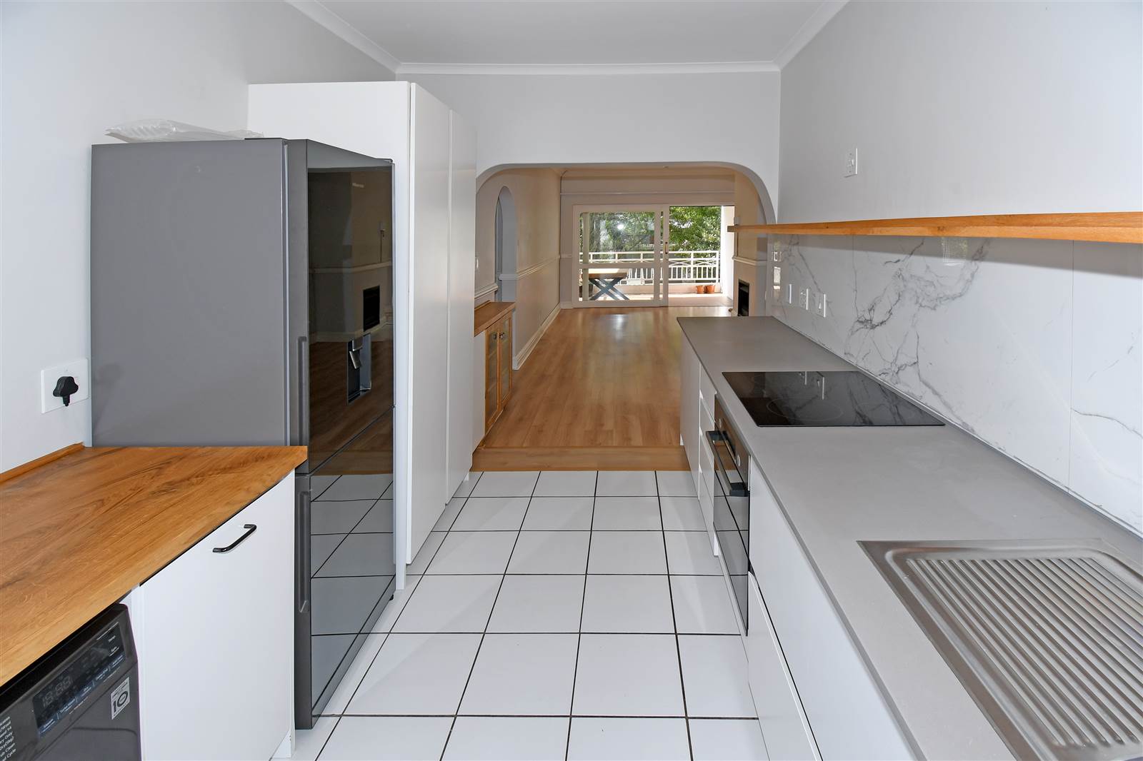 2 Bed Apartment in Craighall Park photo number 7