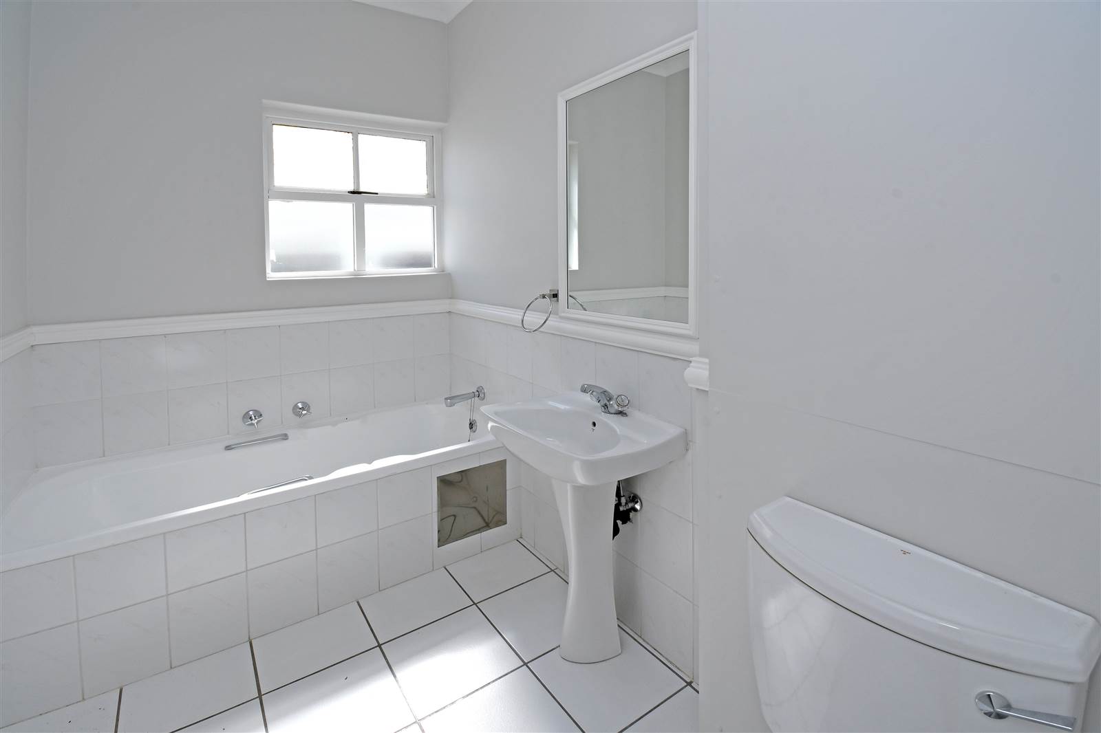 2 Bed Apartment in Craighall Park photo number 24