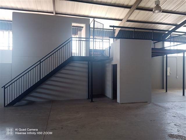 850  m² Commercial space in Rustenburg Central photo number 13