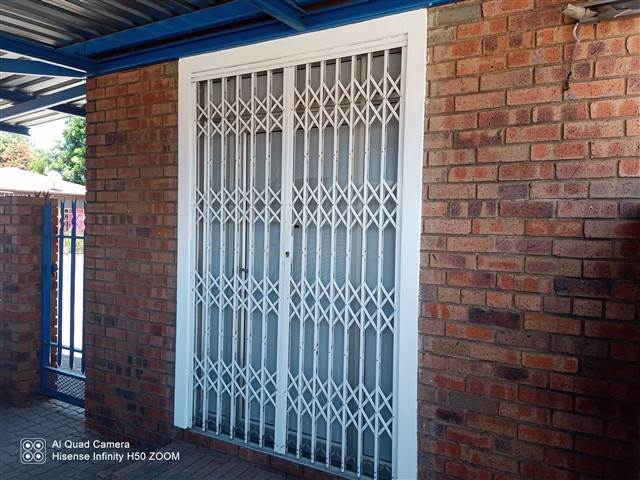 850  m² Commercial space in Rustenburg Central photo number 9