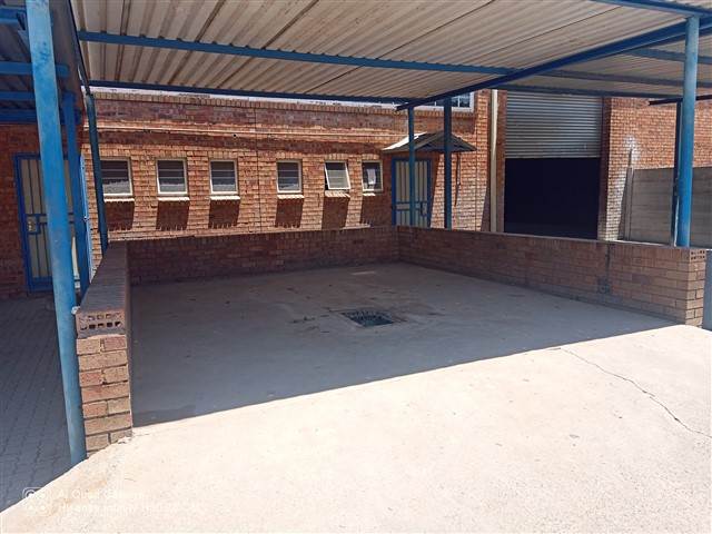 850  m² Commercial space in Rustenburg Central photo number 8