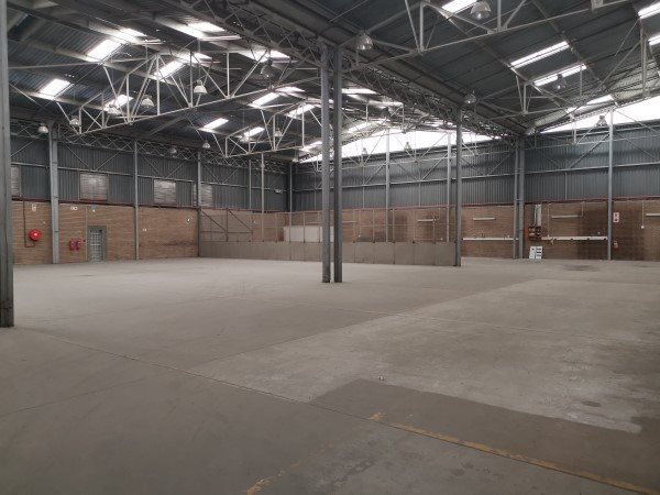 1 800 m² Industrial space 1 800 m² Industrial space