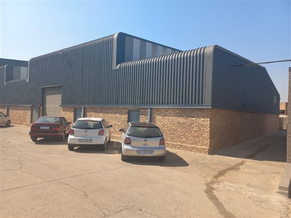 608  m² Industrial space