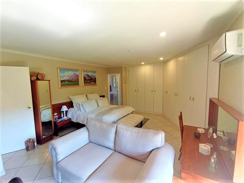 4 Bed Townhouse in Glenvista photo number 6