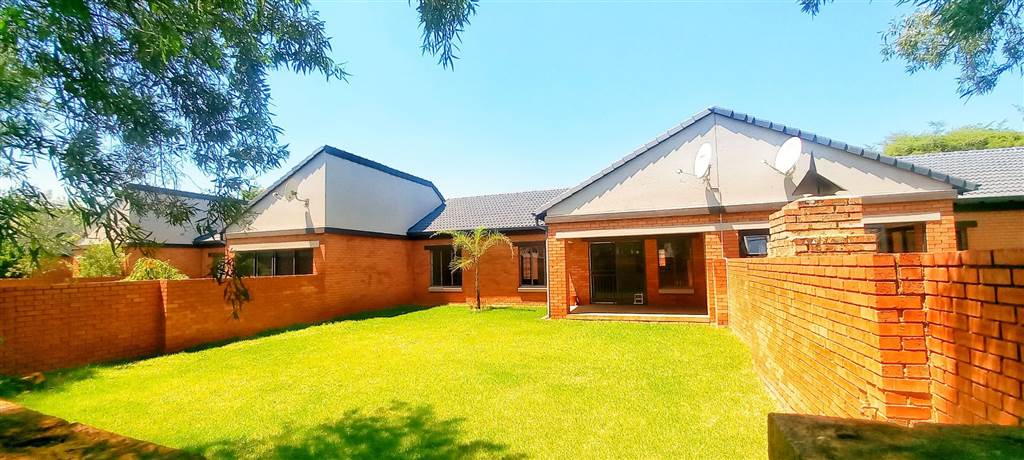 3 Bed House in Mooikloof Ridge photo number 1