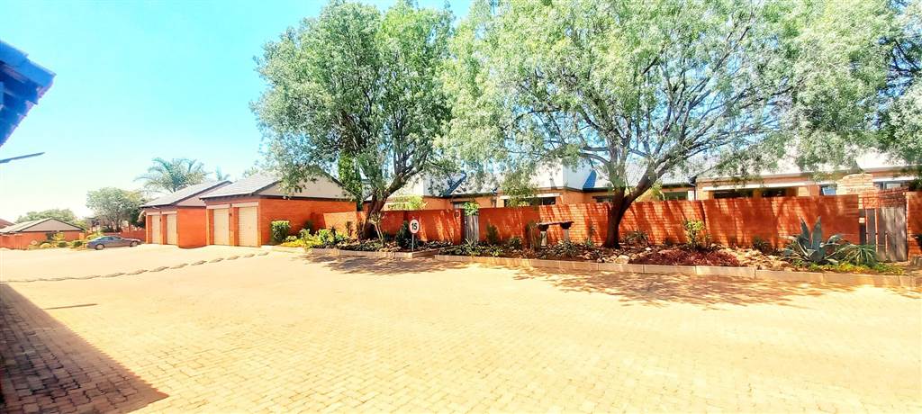 3 Bed House in Mooikloof Ridge photo number 15