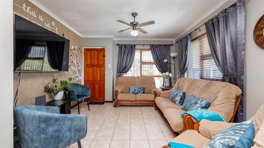 3 Bed Townhouse in Joubert Park photo number 5