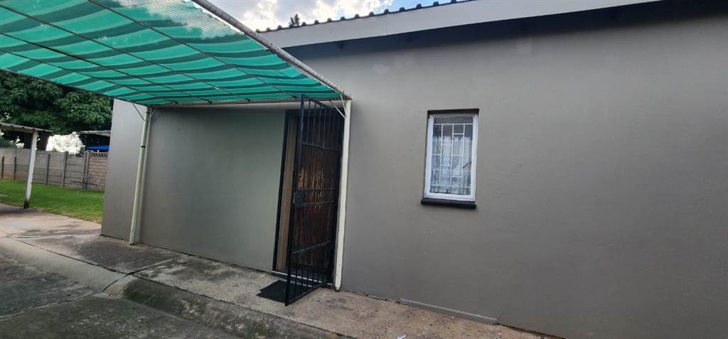 3 Bed House in Witbank Central photo number 21
