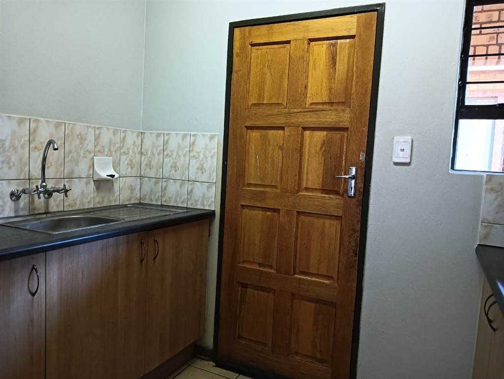 Studio Apartment in Potchefstroom Central photo number 5