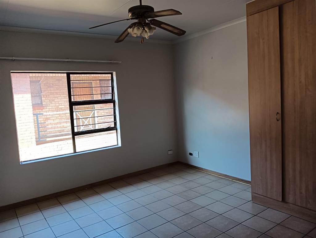 Studio Apartment in Potchefstroom Central photo number 8
