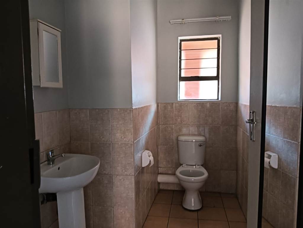 Studio Apartment in Potchefstroom Central photo number 14