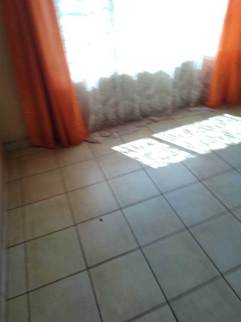 2 Bed House in Postmasburg photo number 10