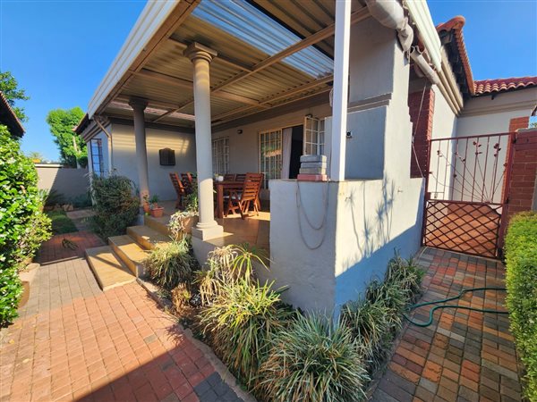 3 Bedroom Townhouse 3 Bedroom Townhouse