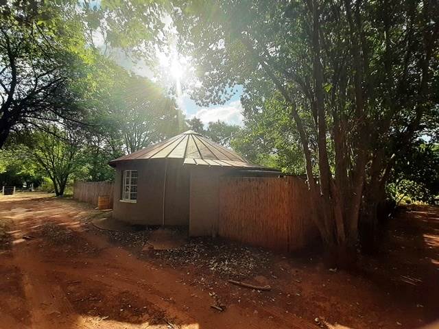 2 Bed House in Hartbeespoort Dam photo number 20