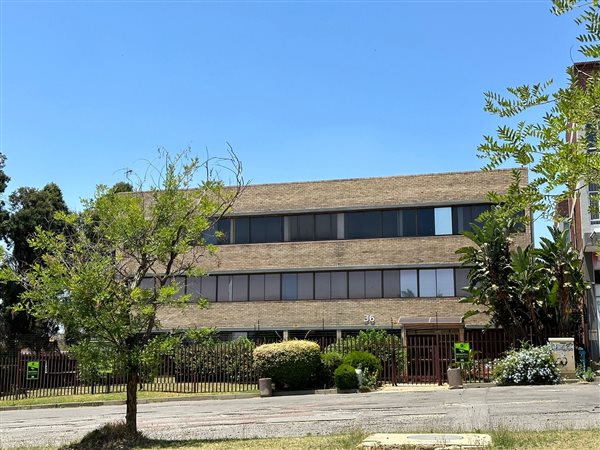 1 070  m² Commercial space