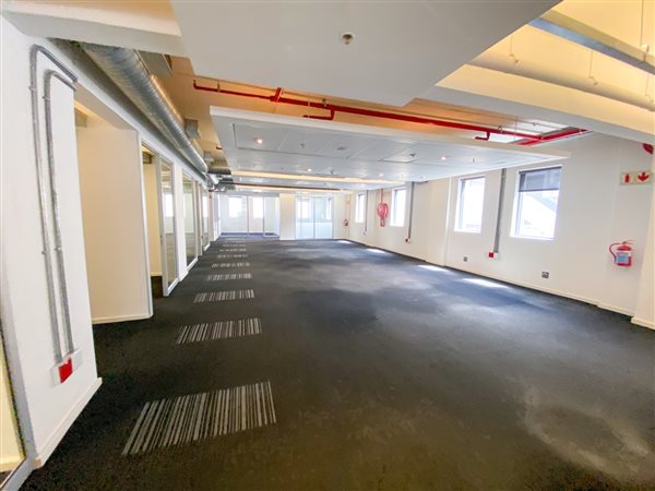 353  m² Commercial space