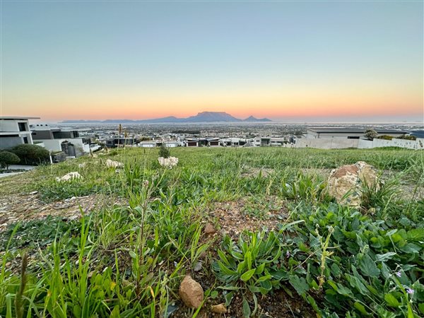 872 m² Land available in Baronetcy Estate