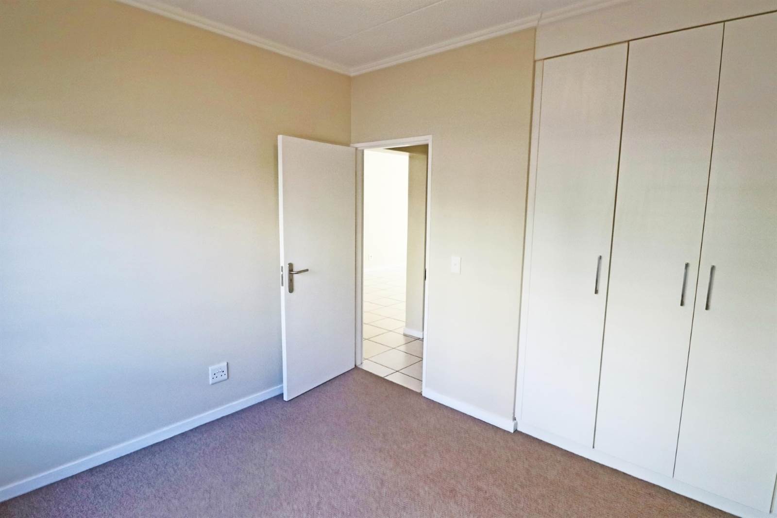 2 Bed Apartment in Bryanston photo number 9