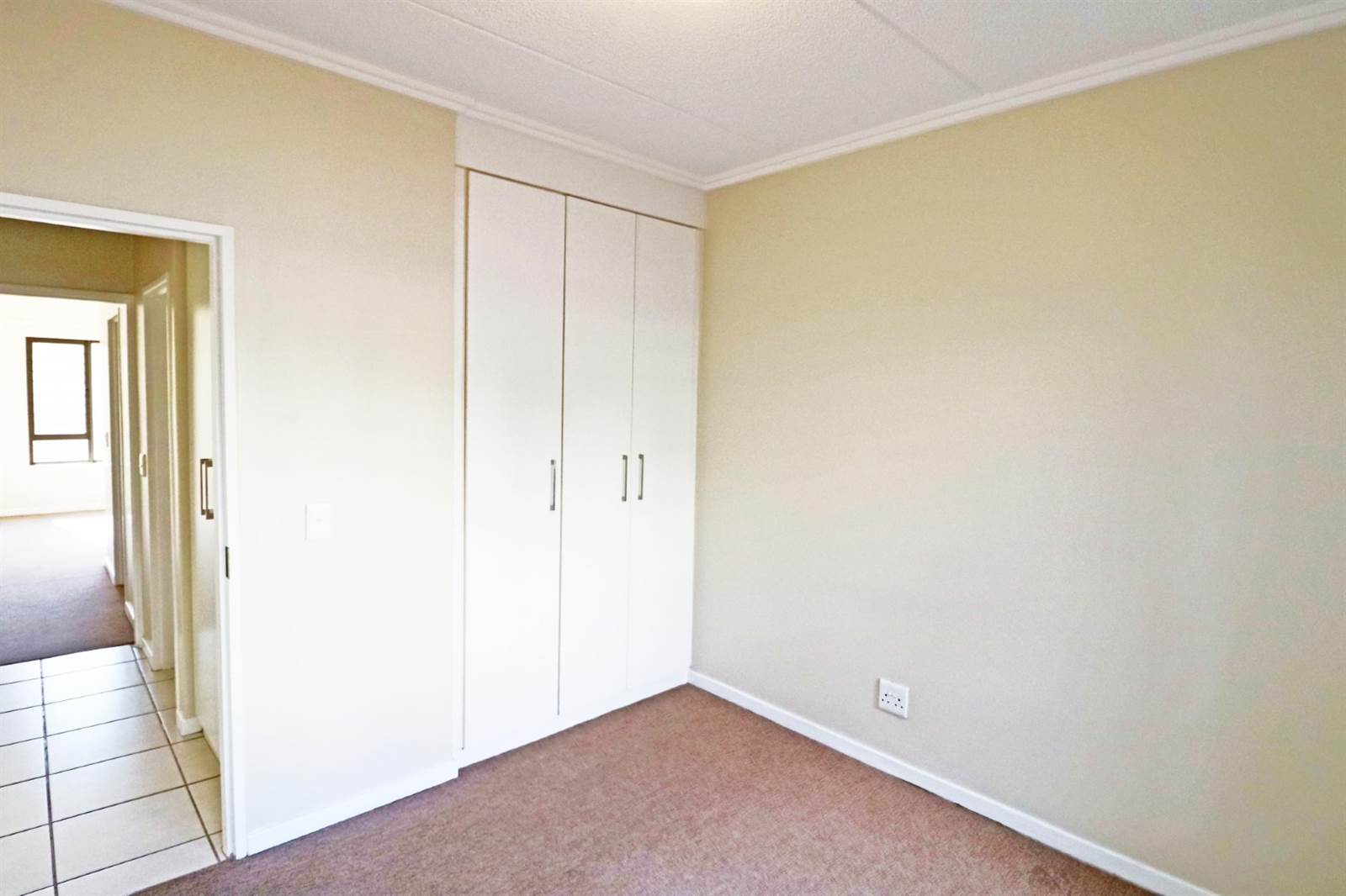 2 Bed Apartment in Bryanston photo number 8